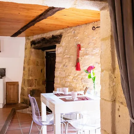 Votre Nid Douillet, Au Coeur Du Village Medieval De