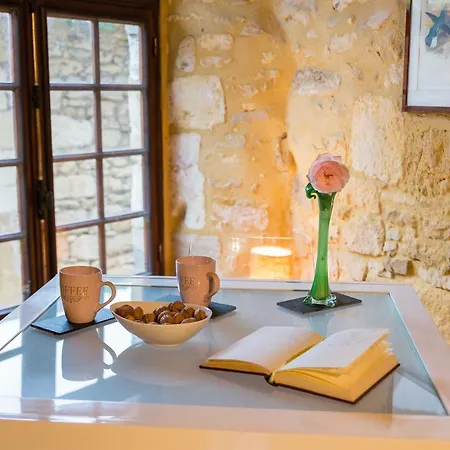 Votre Nid Douillet, Au Coeur Du Village Medieval De *